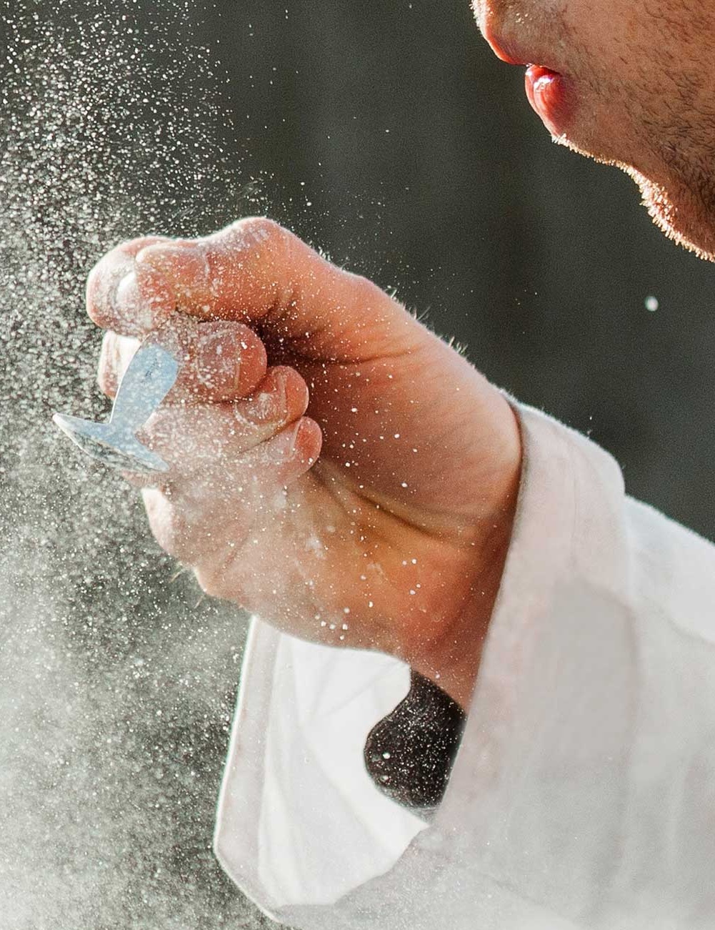 Blowing Air Clean Spoon Conference Powder