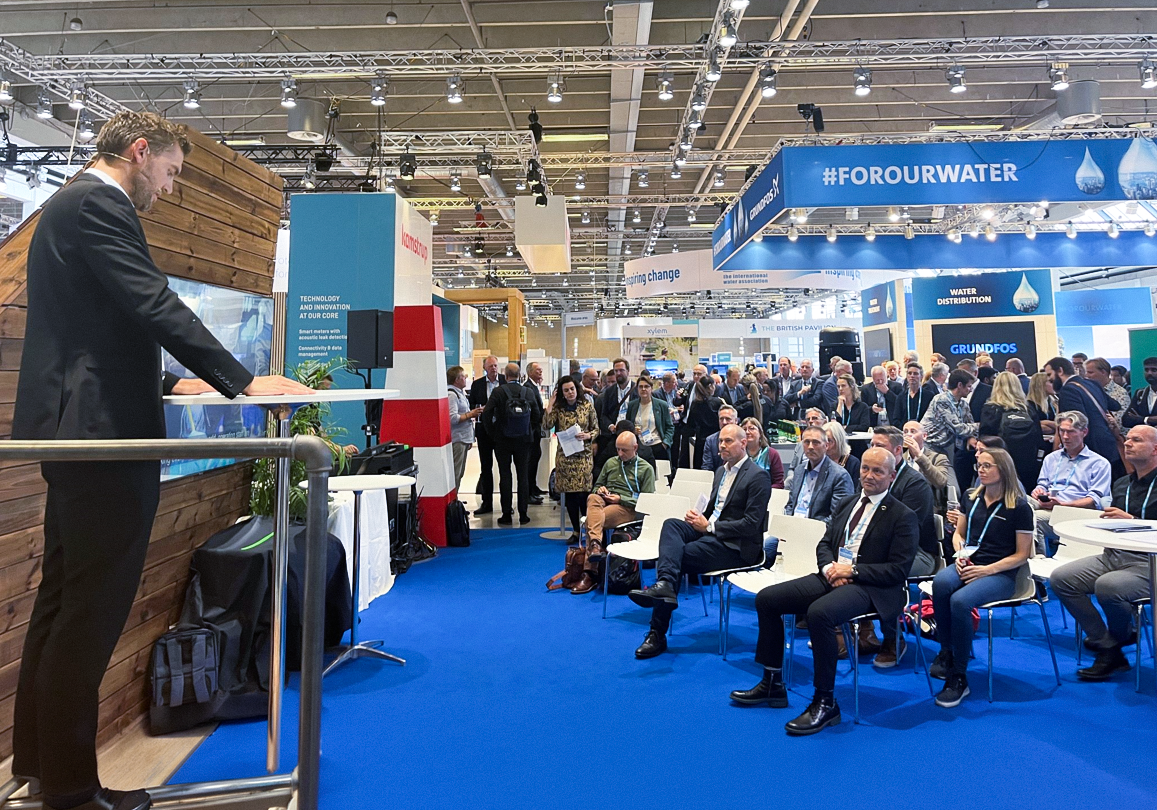 IWA Glasgow 2026, speaker in front of audience